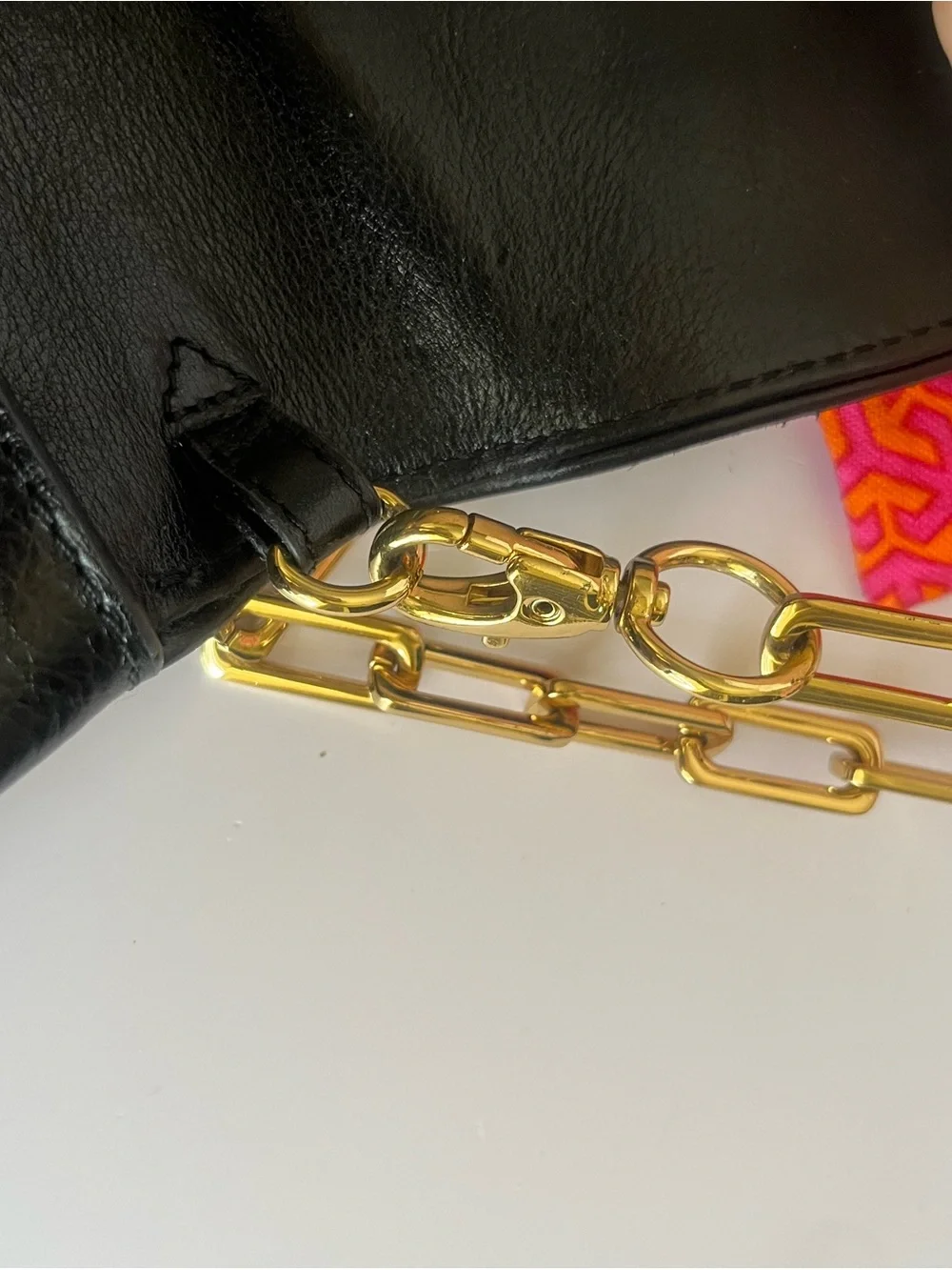 Like New w/tag: Tory Burch Logo Clutch Leather Bag